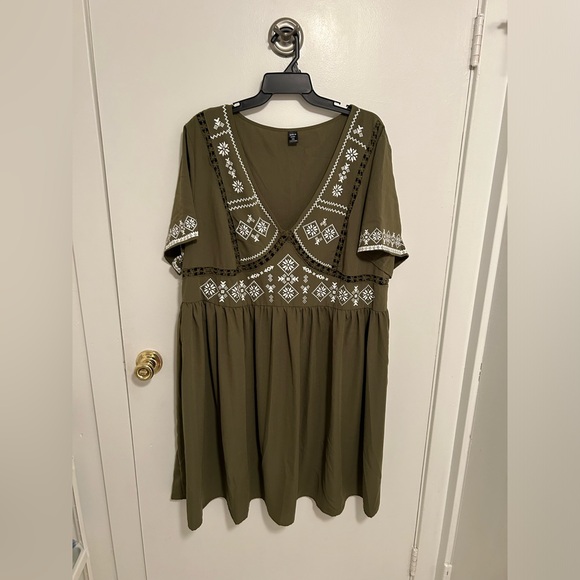 SHEIN dress with cute cut out detail around the bust. New, never worn, size 4X. - Picture 1 of 5